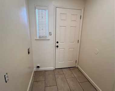 635 W 17th - Photo Thumbnail 5