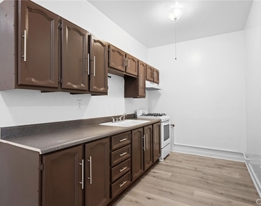 131 S Jackson Street - Photo Thumbnail 9