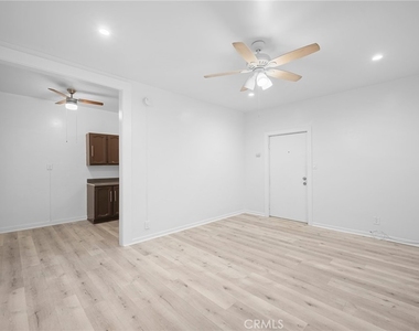 131 S Jackson Street - Photo Thumbnail 6