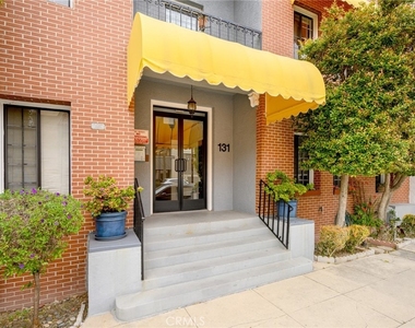 131 S Jackson Street - Photo Thumbnail 1