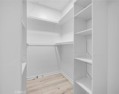 131 S Jackson Street - Photo Thumbnail 10