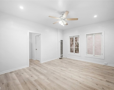 131 S Jackson Street - Photo Thumbnail 4