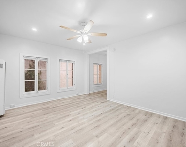131 S Jackson Street - Photo Thumbnail 7