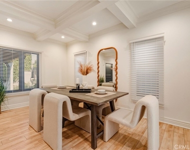 5558 Edgewood Place - Photo Thumbnail 5