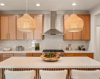 5558 Edgewood Place - Photo Thumbnail 8