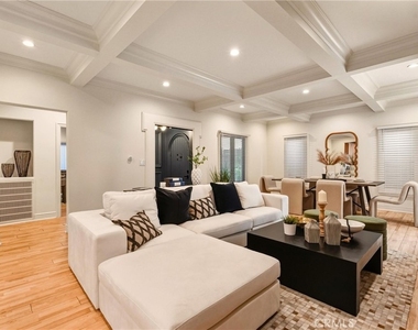 5558 Edgewood Place - Photo Thumbnail 4