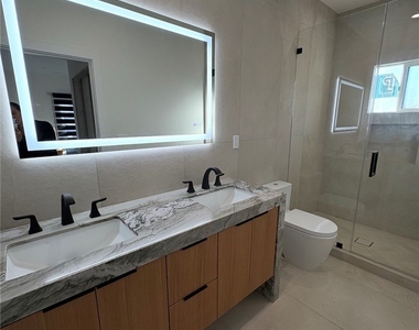 417 W Franklin Ave - Photo Thumbnail 1