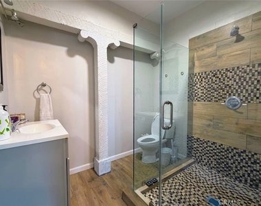 522 Westminster - Photo Thumbnail 12