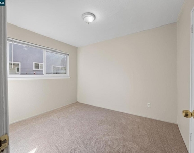 2756 Argyll Ave - Photo Thumbnail 13