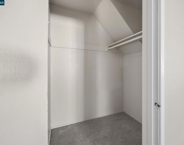 2756 Argyll Ave - Photo Thumbnail 16