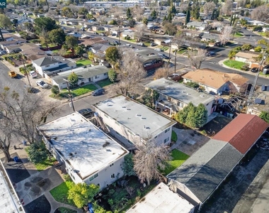 2756 Argyll Ave - Photo Thumbnail 22