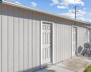 2756 Argyll Ave - Photo Thumbnail 18