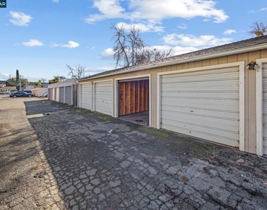 2756 Argyll Ave - Photo Thumbnail 19