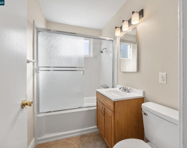 2756 Argyll Ave - Photo Thumbnail 12