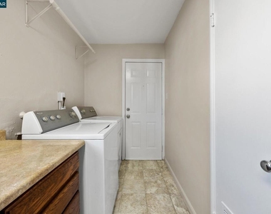 2756 Argyll Ave - Photo Thumbnail 17