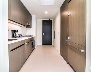 889 Francisco Street - Photo Thumbnail 14