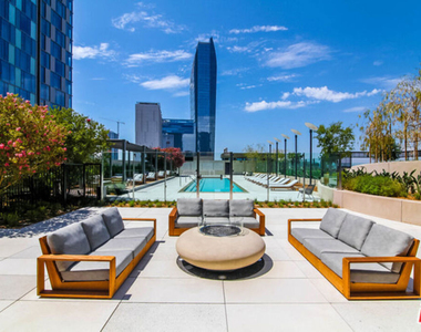 889 Francisco Street - Photo Thumbnail 19