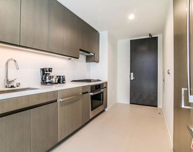 889 Francisco Street - Photo Thumbnail 5
