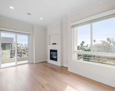 438 Arnaz Drive - Photo Thumbnail 10