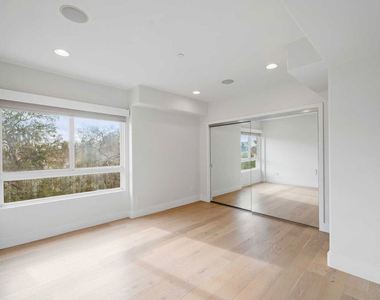 438 Arnaz Drive - Photo Thumbnail 4