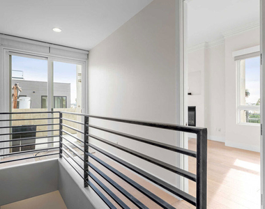 438 Arnaz Drive - Photo Thumbnail 5