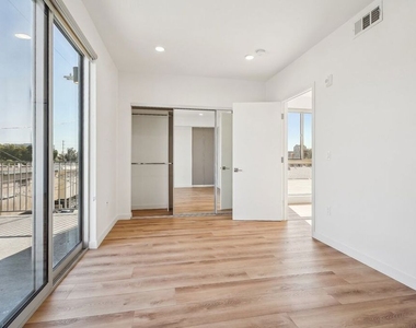 1814 Federal Avenue - Photo Thumbnail 12