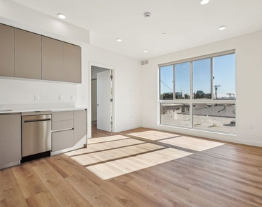 1814 Federal Avenue - Photo Thumbnail 8