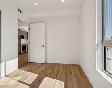 1814 Federal Avenue - Photo Thumbnail 7