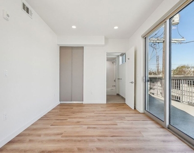 1814 Federal Avenue - Photo Thumbnail 10