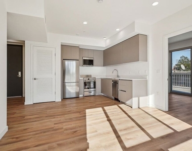 1814 Federal Avenue - Photo Thumbnail 9