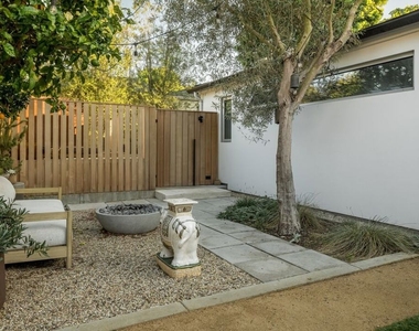 1060 Nowita Place - Photo Thumbnail 10