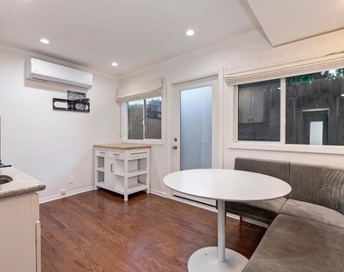 609 N Doheny Drive - Photo Thumbnail 2