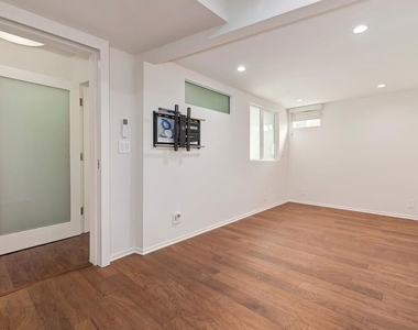 609 N Doheny Drive - Photo Thumbnail 4