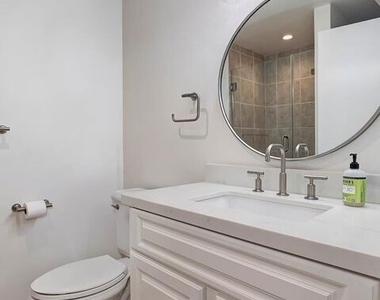 609 N Doheny Drive - Photo Thumbnail 6