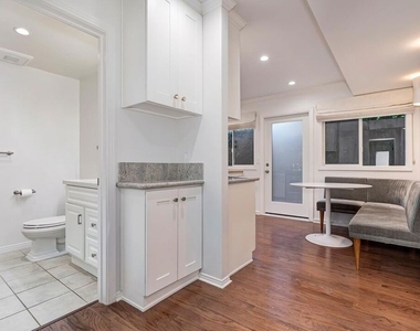 609 N Doheny Drive - Photo Thumbnail 1