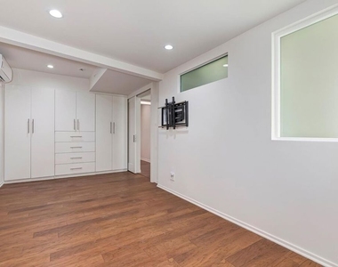 609 N Doheny Drive - Photo Thumbnail 5