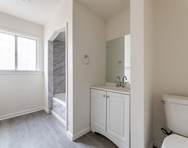 138 W 82nd Street - Photo Thumbnail 6