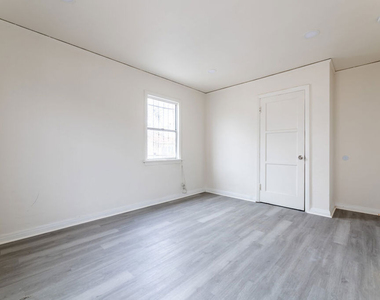 138 W 82nd Street - Photo Thumbnail 3
