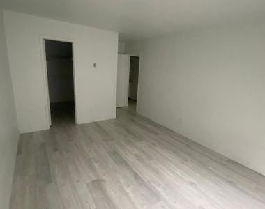702 R Ave - Photo Thumbnail 2