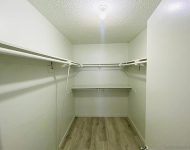 702 R Ave - Photo Thumbnail 3