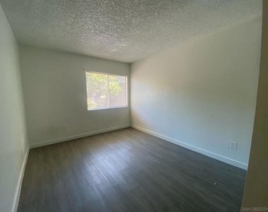 702 R Ave - Photo Thumbnail 6