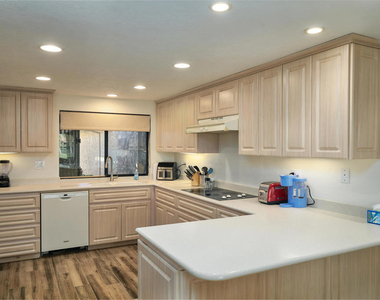 84 Presidio Place - Photo Thumbnail 4