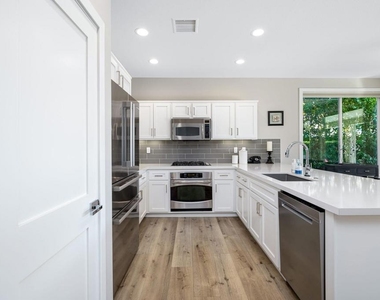 61726 Toro Canyon Way - Photo Thumbnail 10