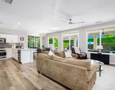 61726 Toro Canyon Way - Photo Thumbnail 8