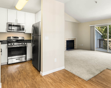 244 Rock Harbor Lane - Photo Thumbnail 10