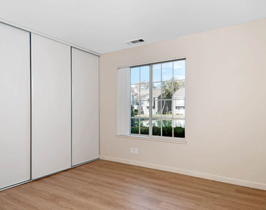244 Rock Harbor Lane - Photo Thumbnail 26