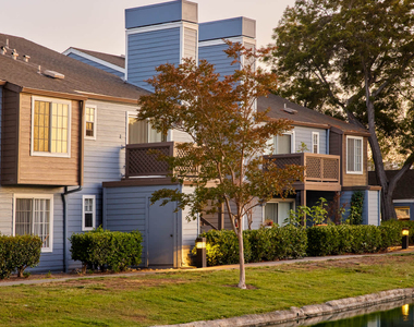 244 Rock Harbor Lane - Photo Thumbnail 5