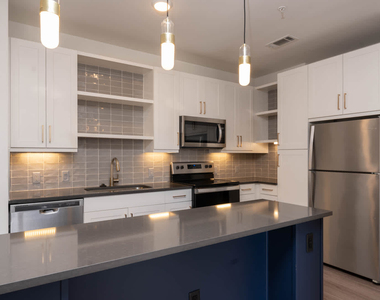 411 W Commerce St - Photo Thumbnail 60