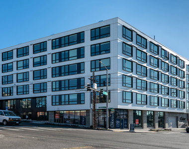 1401 East Madison Street - Photo Thumbnail 4