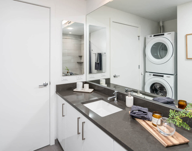 1401 East Madison Street - Photo Thumbnail 15